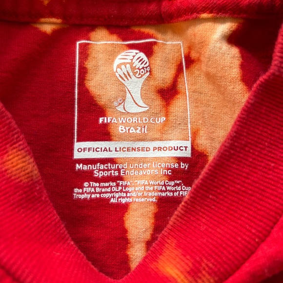 Repurposed bleached tee FIFA Brasil - Picture 3 of 3